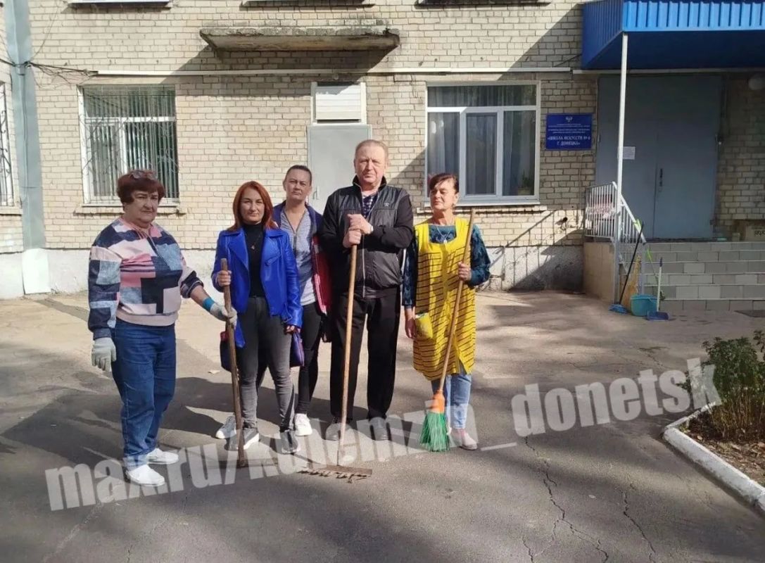 Сотрудники учреждений спорта и культуры приняли активное участие в еженедельной акции «Чистый четверг» Сотрудники учреждений спорта и культуры приняли активное участие в еженедельной акции «Чистый четверг»