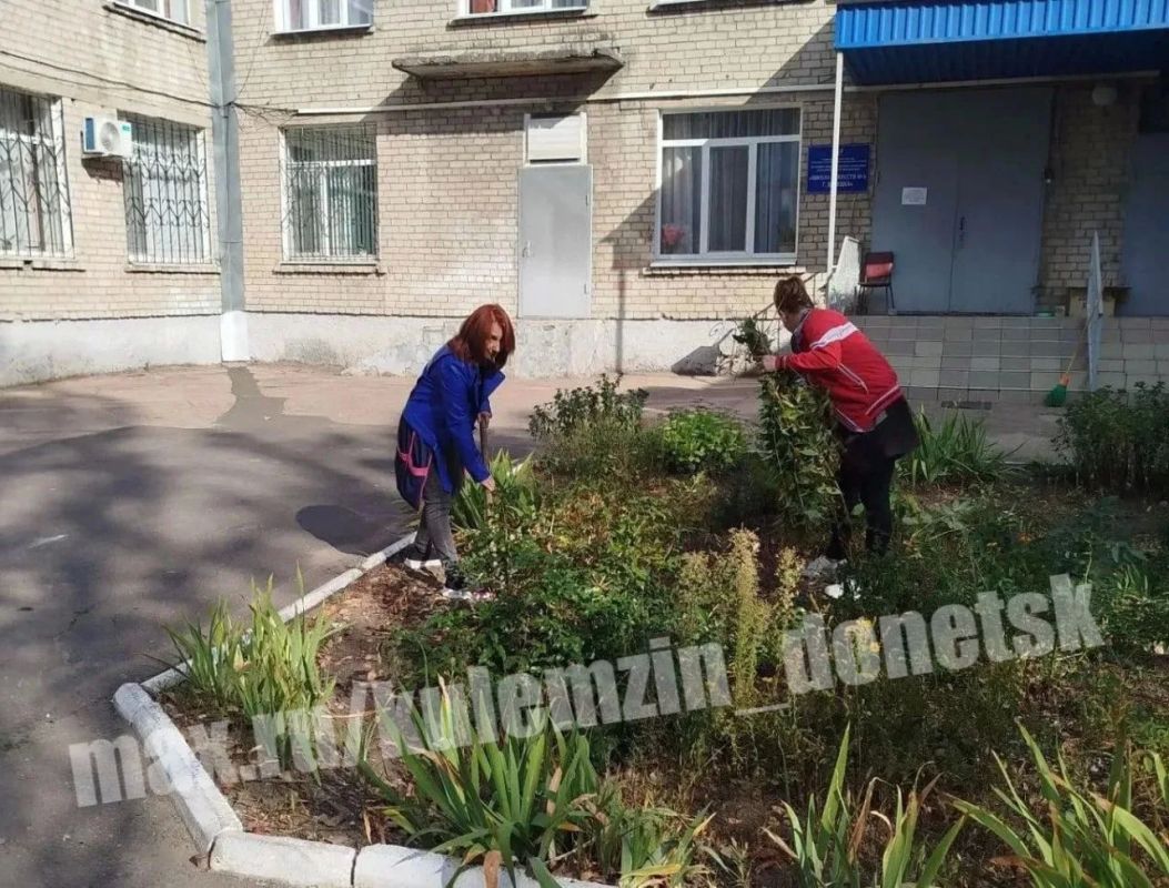 Сотрудники учреждений спорта и культуры приняли активное участие в еженедельной акции «Чистый четверг» Сотрудники учреждений спорта и культуры приняли активное участие в еженедельной акции «Чистый четверг»