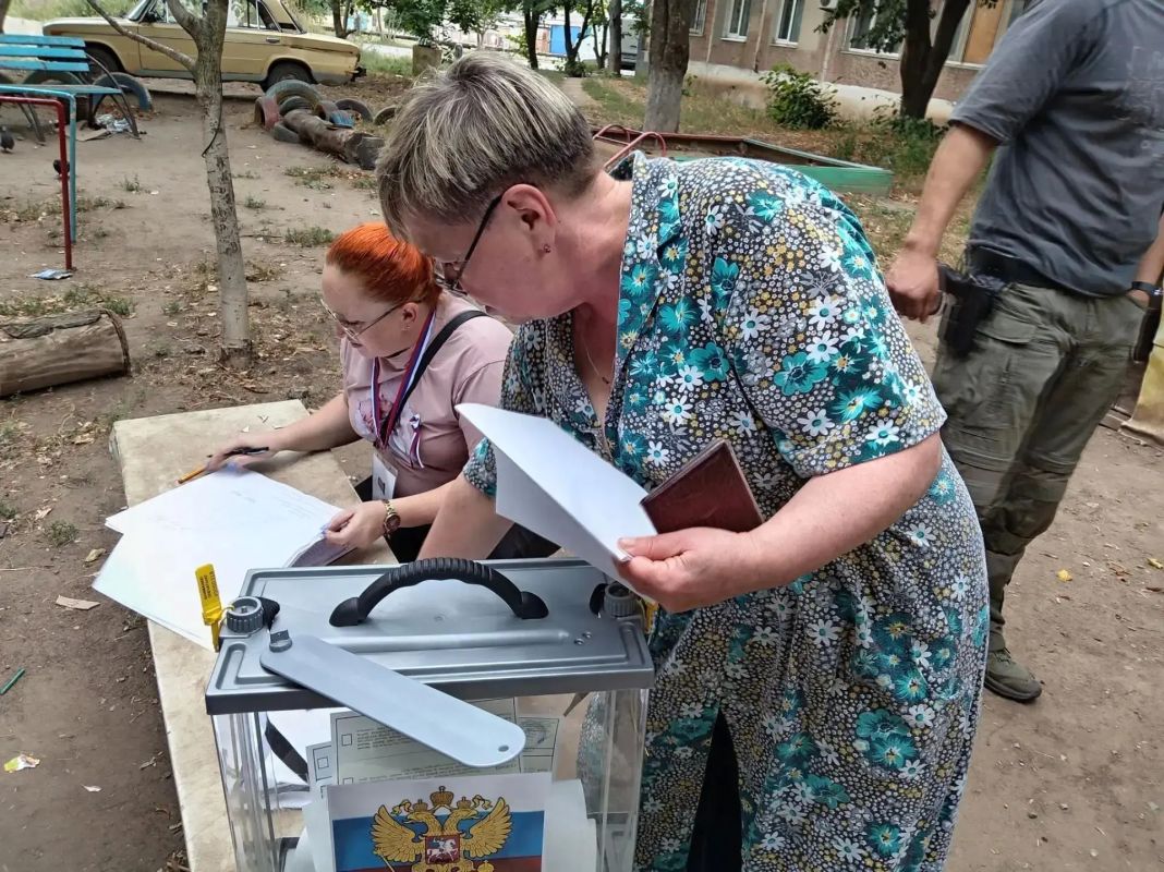 Николай Руппель: В течение шести дней жители Ясиноватского муниципального округа могли реализовать свое конституционное право выбора и проголосовать на выборах депутатов Государственной Думы Российской Федерации в рамках... Николай Руппель: В течение шести дней жители Ясиноватского муниципального округа могли реализовать свое конституционное право выбора и проголосовать на выборах депутатов Государственной Думы Российской Федерации в рамках...