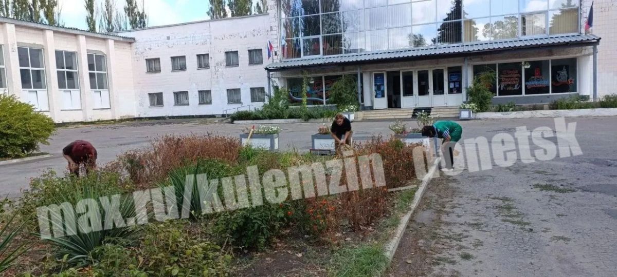 Сотрудники учреждений спорта и культуры приняли активное участие в еженедельной акции «Чистый четверг» Сотрудники учреждений спорта и культуры приняли активное участие в еженедельной акции «Чистый четверг»