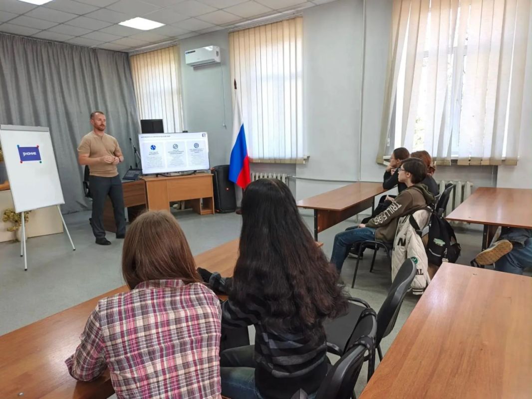 В ДНР для студентов колледжей и техникумов проходит цикл образовательных лекций от Общества «Знание» и при поддержке регионального Минобрнауки В ДНР для студентов колледжей и техникумов проходит цикл образовательных лекций от Общества «Знание» и при поддержке регионального Минобрнауки