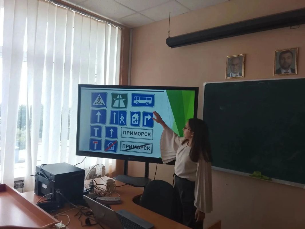 НЕДЕЛЯ БЕЗОПАСНОСТИ: ЮНЫЕ ПЕШЕХОДЫ ИЗУЧАЮТ ПДД НЕДЕЛЯ БЕЗОПАСНОСТИ: ЮНЫЕ ПЕШЕХОДЫ ИЗУЧАЮТ ПДД