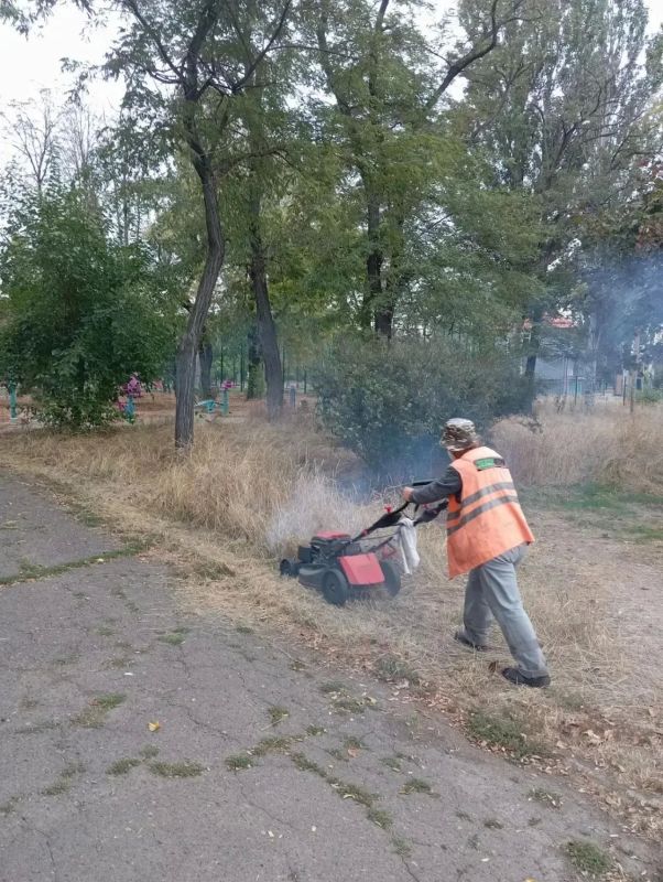 В Мариуполе продолжается благоустройство общественных пространств В Мариуполе продолжается благоустройство общественных пространств