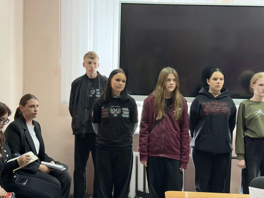 Денис Зубов: Круглый стол с молодёжью округа Денис Зубов: Круглый стол с молодёжью округа
