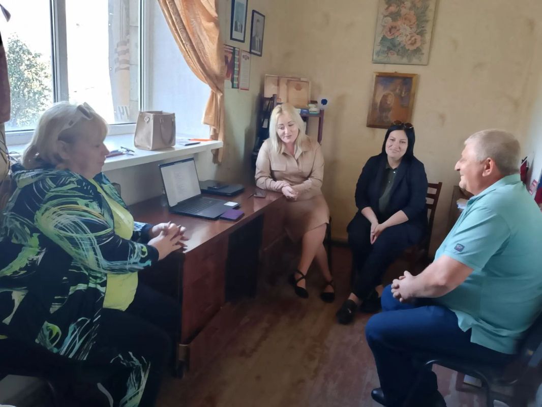 Сегодня начальник Михайловского территориального отдела встретился с жителями села Кузнецово-Михайловка