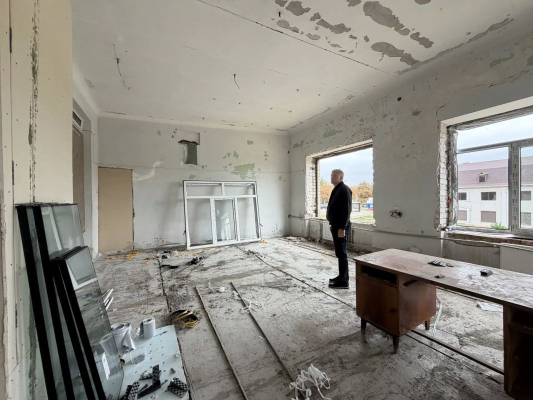 Сергей Юзвинкевич: В Володарском муниципальном округе шеф-регион Липецкая область продолжает ремонт Единой дежурно-диспетчерской службы Сергей Юзвинкевич: В Володарском муниципальном округе шеф-регион Липецкая область продолжает ремонт Единой дежурно-диспетчерской службы