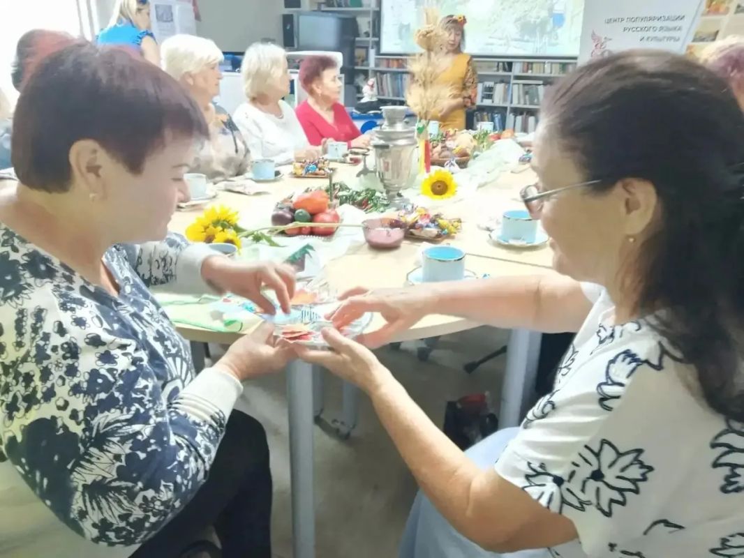 В Мангушской библиотеке прошли осенние посиделки «Осенины — праздник осени на Руси» В Мангушской библиотеке прошли осенние посиделки «Осенины — праздник осени на Руси»