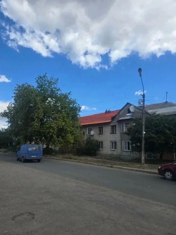 Нижегородские подрядчики продолжают обновление кровли МКД в пгт Горное в городском округе Харцызск Нижегородские подрядчики продолжают обновление кровли МКД в пгт Горное в городском округе Харцызск