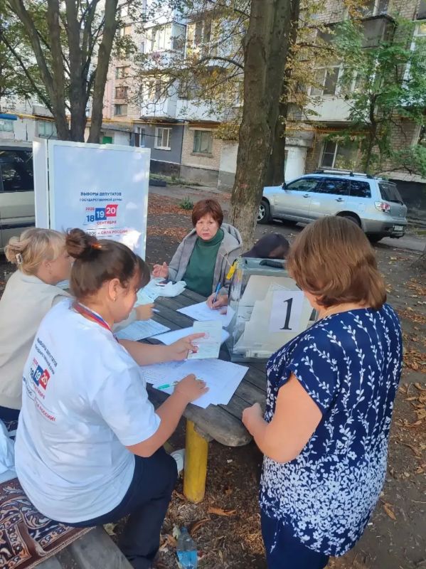 Торезцы продолжают активно голосовать на выборах в Госдуму!