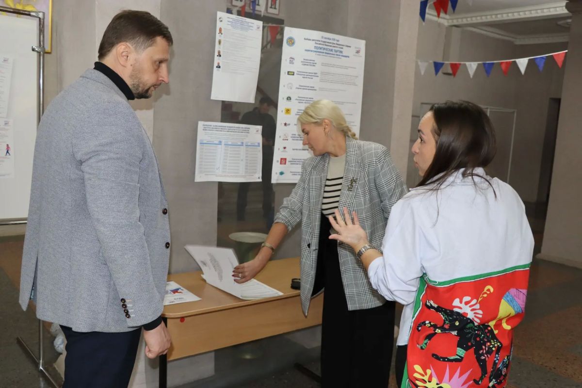 Председатель Избирательной комиссии ДНР проверил готовность участков к голосованию Председатель Избирательной комиссии ДНР проверил готовность участков к голосованию
