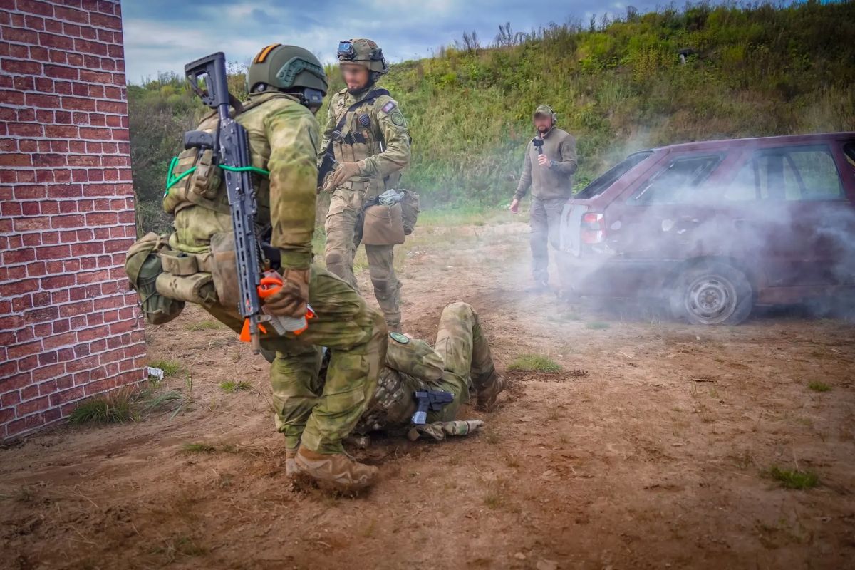 Военнослужащие Центра специального назначения «Витязь» Отдельной дивизии оперативного назначения им. Ф.Э. Дзержинского войск национальной гвардии Российской Федерации в ходе финала X Международных соревнований по... Военнослужащие Центра специального назначения «Витязь» Отдельной дивизии оперативного назначения им. Ф.Э. Дзержинского войск национальной гвардии Российской Федерации в ходе финала X Международных соревнований по...