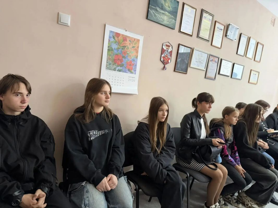 Денис Зубов: Круглый стол с молодёжью округа Денис Зубов: Круглый стол с молодёжью округа
