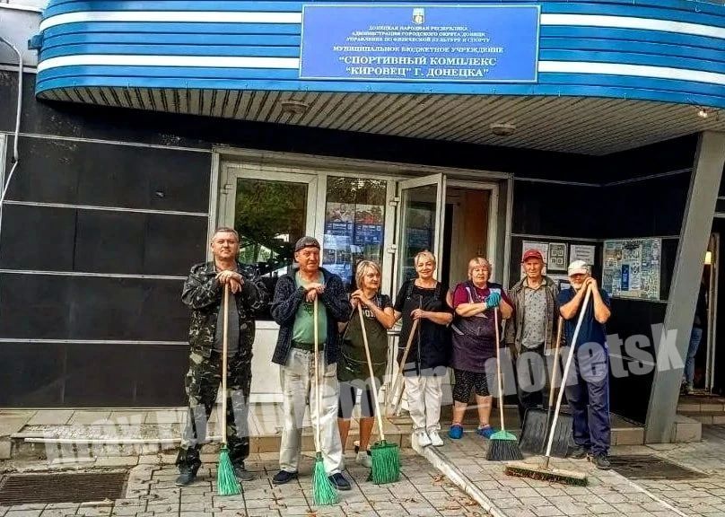 Сотрудники учреждений спорта и культуры приняли активное участие в еженедельной акции «Чистый четверг» Сотрудники учреждений спорта и культуры приняли активное участие в еженедельной акции «Чистый четверг»