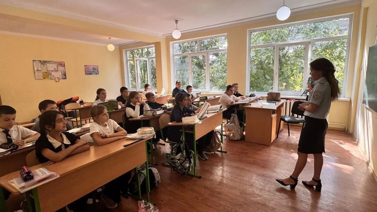 Транспортные полицейские Донецка провели акцию «Уступи дорогу поездам» Транспортные полицейские Донецка провели акцию «Уступи дорогу поездам»