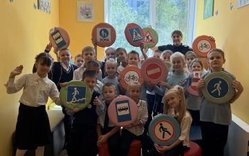 В Мариуполе сотрудники Госавтоинспекции провели уроки безопасности для школьников