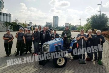Сотрудники учреждений спорта и культуры приняли активное участие в еженедельной акции «Чистый четверг»