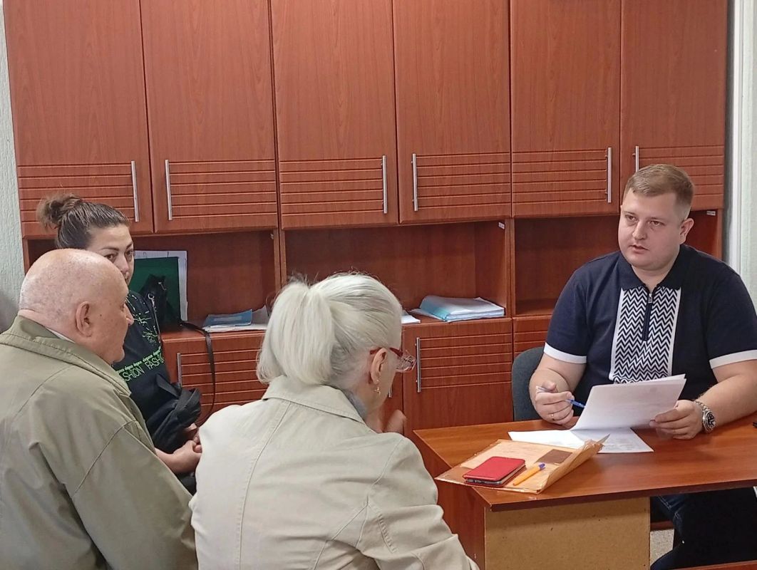 Николай Руппель: Сегодня прием жителей в администрации Ясиноватой по моему поручению провел заместитель главы администрации округа Александр Сергеев