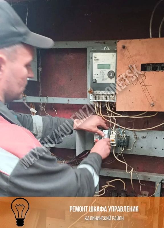 Сотрудники предприятия «Донецкгорсвет» продолжают техническое обслуживание сетей и оборудования наружного освещения — работы идут во всех районах Донецка Сотрудники предприятия «Донецкгорсвет» продолжают техническое обслуживание сетей и оборудования наружного освещения — работы идут во всех районах Донецка