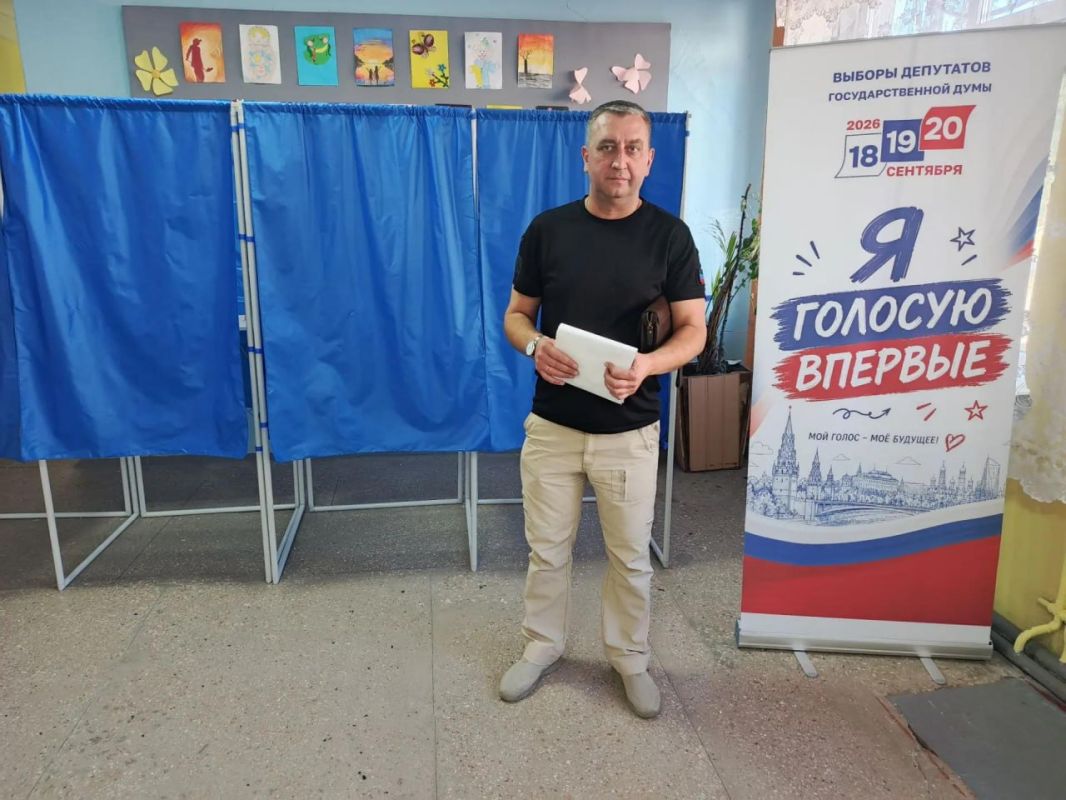 Первый заместитель руководителя Управы Роман Гладких принял участие в голосовании на выборах в Государственную думу Российской Федерации Первый заместитель руководителя Управы Роман Гладких принял участие в голосовании на выборах в Государственную думу Российской Федерации
