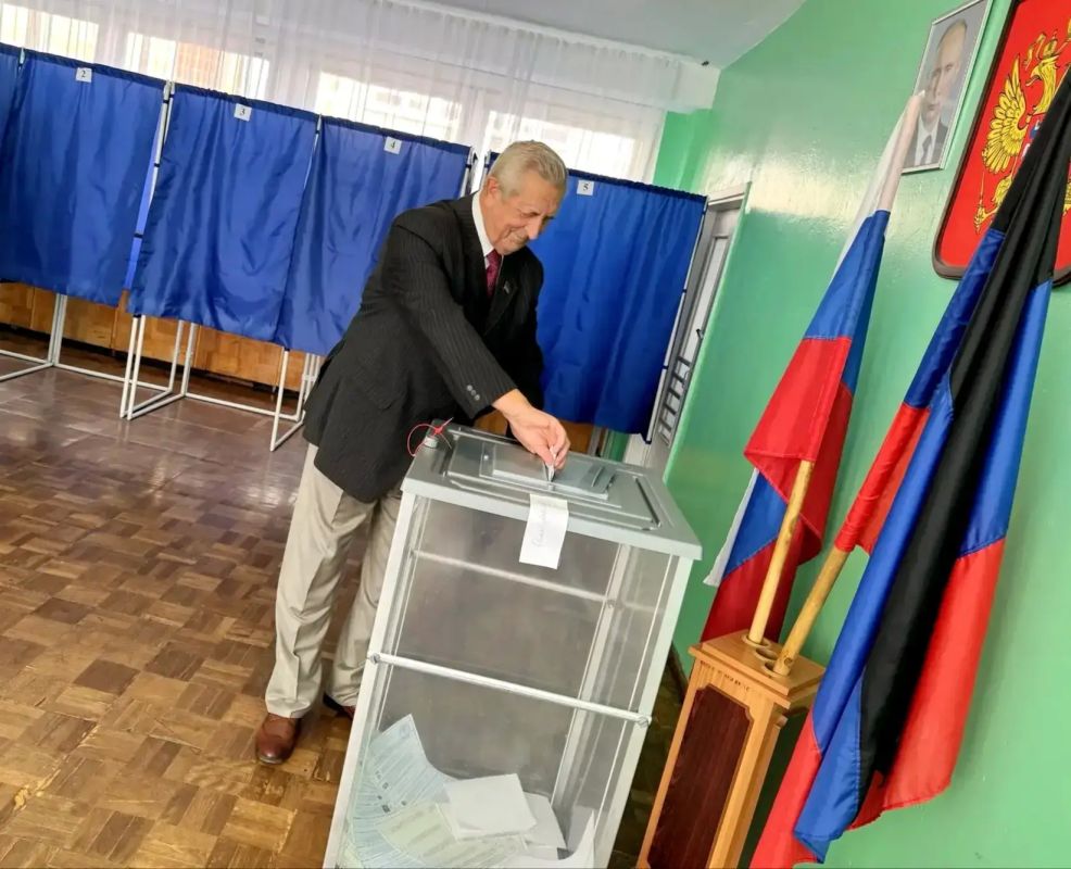 Наталья Бегуненко: Депутат Народного Совета Мирон Леонидович Братковский проголосовал на выборах в Государственную Думу Наталья Бегуненко: Депутат Народного Совета Мирон Леонидович Братковский проголосовал на выборах в Государственную Думу