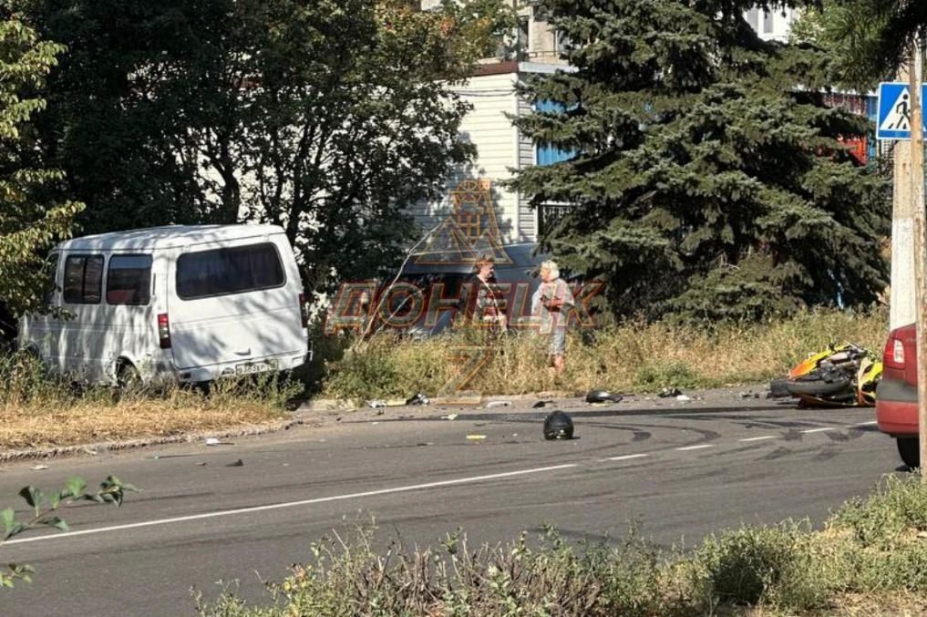 Мотоциклиста увез реанимобиль после тяжелого ДТП в Ханженково Мотоциклиста увез реанимобиль после тяжелого ДТП в Ханженково
