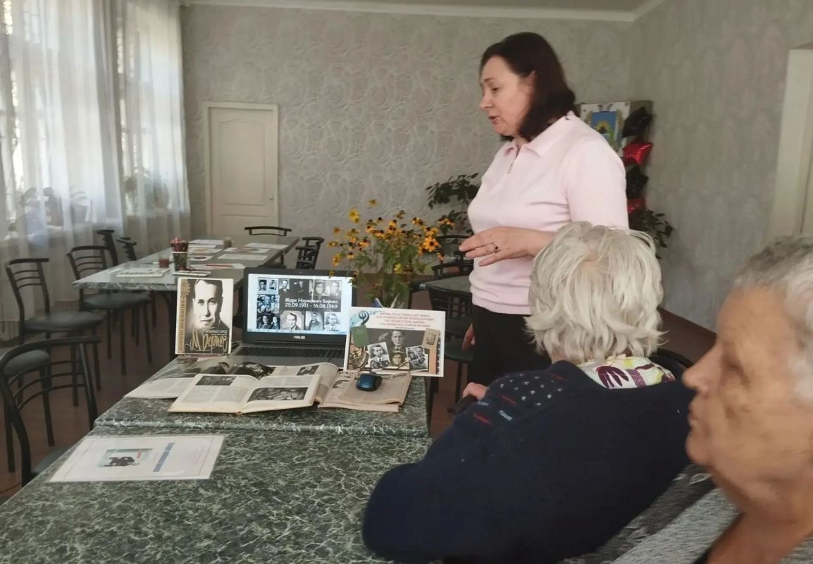 Сегодня в комплексном центре социального обслуживания населения состоялось мероприятие, приуроченное к 120-летию со дня рождения великого артиста Марка Бернеса Сегодня в комплексном центре социального обслуживания населения состоялось мероприятие, приуроченное к 120-летию со дня рождения великого артиста Марка Бернеса