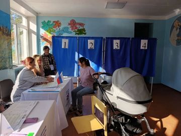 Елена Рязанцева: Сегодня на избирательный участок в Пролетарском районе молодая мама пришла исполнить свой гражданский долг с новорожденным малышом