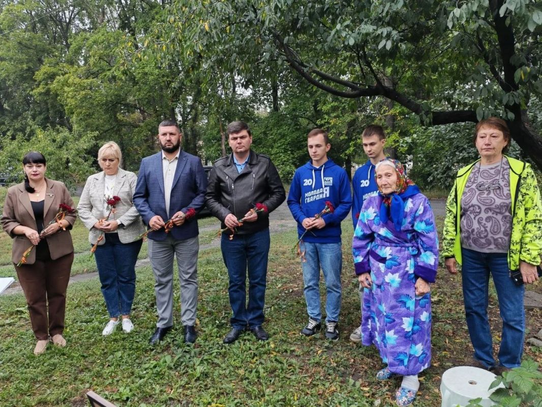 Вечные звёзды памяти засияли в Торезе Вечные звёзды памяти засияли в Торезе
