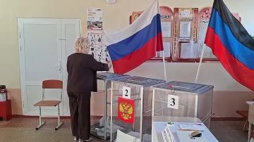В голосовании приняла участие руководитель Управы Горняцкого района Инна Кисенко