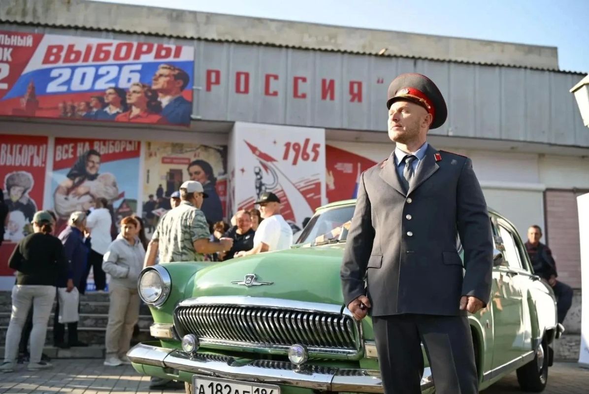 На выборы как на праздник: жители Геническа голосуют под советские песни, с лимонадом и выпечкой На выборы как на праздник: жители Геническа голосуют под советские песни, с лимонадом и выпечкой