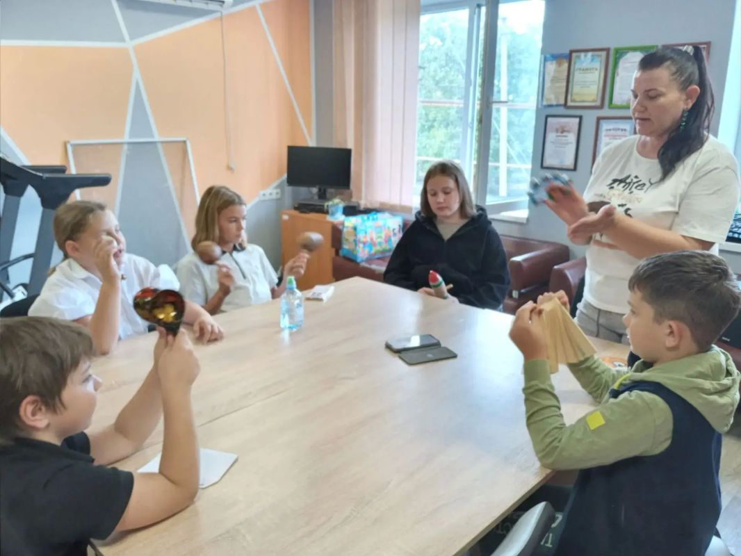 15.09.2026 в Кальчикском сельском доме культуры - структурном подразделении МКУ "Володарский Дом культуры" прошла развлекательная программа для детей: "Музыкальная шкатулка" с целью развития познавательного интереса к... 15.09.2026 в Кальчикском сельском доме культуры - структурном подразделении МКУ "Володарский Дом культуры" прошла развлекательная программа для детей: "Музыкальная шкатулка" с целью развития познавательного интереса к...