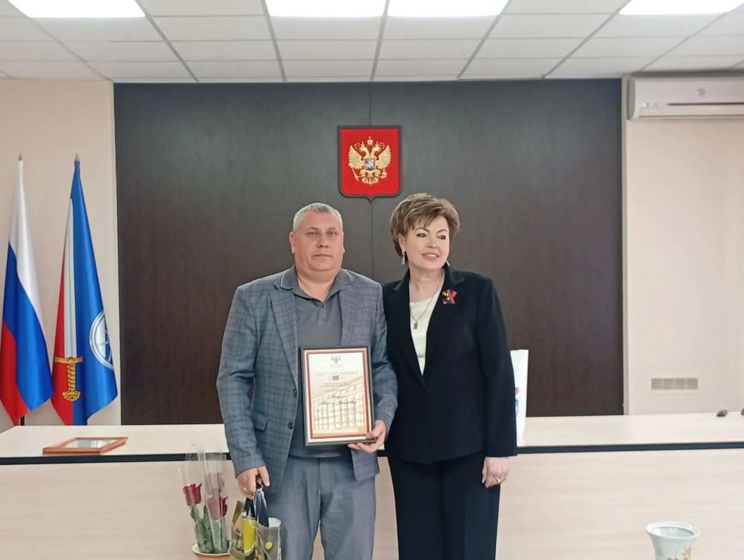 Благодарности комитета по жилищно-коммунальному хозяйству Народного Совета ДНР лучшим представителям депутатского корпуса Ясиноватского муниципального совета на торжественном мероприятии по случаю 154-й годовщины Ясиноватой... Благодарности комитета по жилищно-коммунальному хозяйству Народного Совета ДНР лучшим представителям депутатского корпуса Ясиноватского муниципального совета на торжественном мероприятии по случаю 154-й годовщины Ясиноватой...
