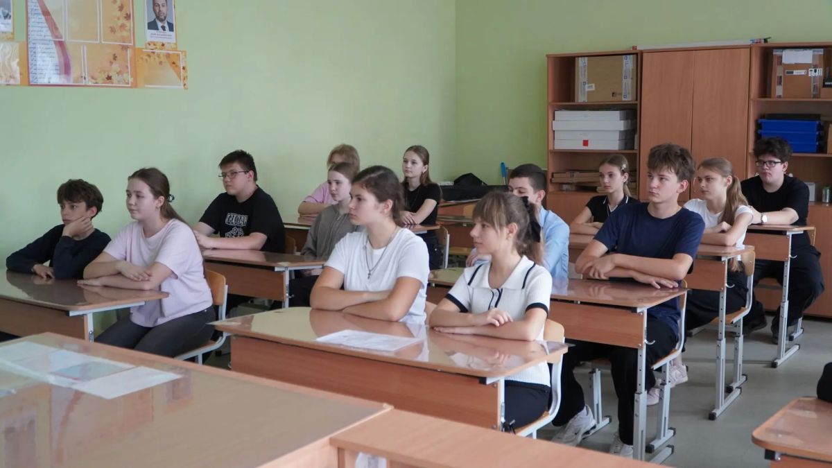 В Амвросиевской школе прошло мероприятие ко Дню Мира В Амвросиевской школе прошло мероприятие ко Дню Мира