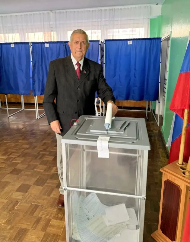 Наталья Бегуненко: Депутат Народного Совета Мирон Леонидович Братковский проголосовал на выборах в Государственную Думу Наталья Бегуненко: Депутат Народного Совета Мирон Леонидович Братковский проголосовал на выборах в Государственную Думу