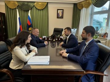 Александр Волошин: Сегодня вместе с Главой Донецкой Народной Республики Денисом Владимировичем Пушилиным принял участие в рабочем совещании с первым заместителем руководителя Федерального казначейства Эли Исаевым