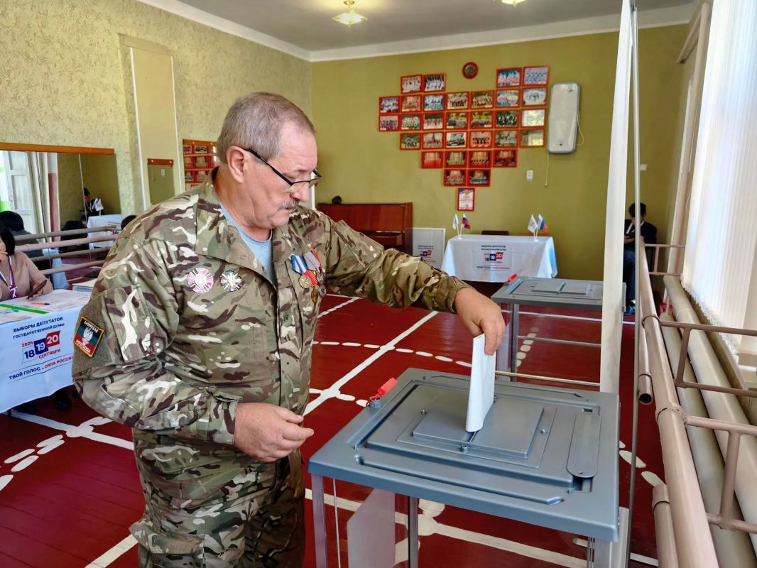 Участники СВО Снежного принимают участие в голосовании Участники СВО Снежного принимают участие в голосовании