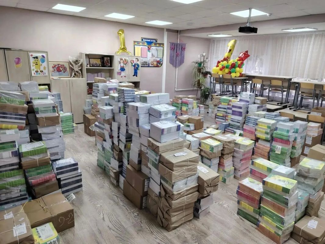 Книжные фонды школьных библиотек Шахтерского округа пополнились новыми учебниками