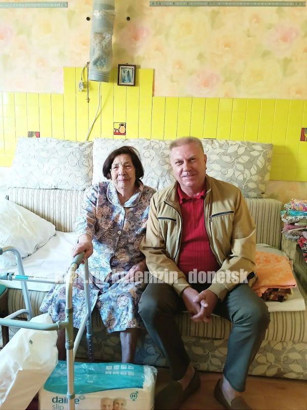Алексей Кулемзин: Сегодня заместитель главы администрации городского округа Донецк Сергей Маликов совместно с заведующим Спартаковским территориальным сектором Сергеем Масленниковым посетили село Весёлое Алексей Кулемзин: Сегодня заместитель главы администрации городского округа Донецк Сергей Маликов совместно с заведующим Спартаковским территориальным сектором Сергеем Масленниковым посетили село Весёлое