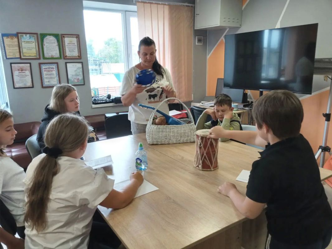 15.09.2026 в Кальчикском сельском доме культуры - структурном подразделении МКУ "Володарский Дом культуры" прошла развлекательная программа для детей: "Музыкальная шкатулка" с целью развития познавательного интереса к... 15.09.2026 в Кальчикском сельском доме культуры - структурном подразделении МКУ "Володарский Дом культуры" прошла развлекательная программа для детей: "Музыкальная шкатулка" с целью развития познавательного интереса к...