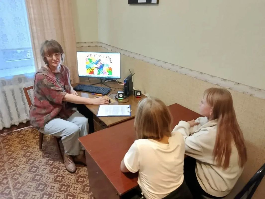 17 сентября была проведена беседа с обучающимися художественного отделения Харцызской детской школы искусств на тему «Терроризм – зло для всех людей планеты» 17 сентября была проведена беседа с обучающимися художественного отделения Харцызской детской школы искусств на тему «Терроризм – зло для всех людей планеты»