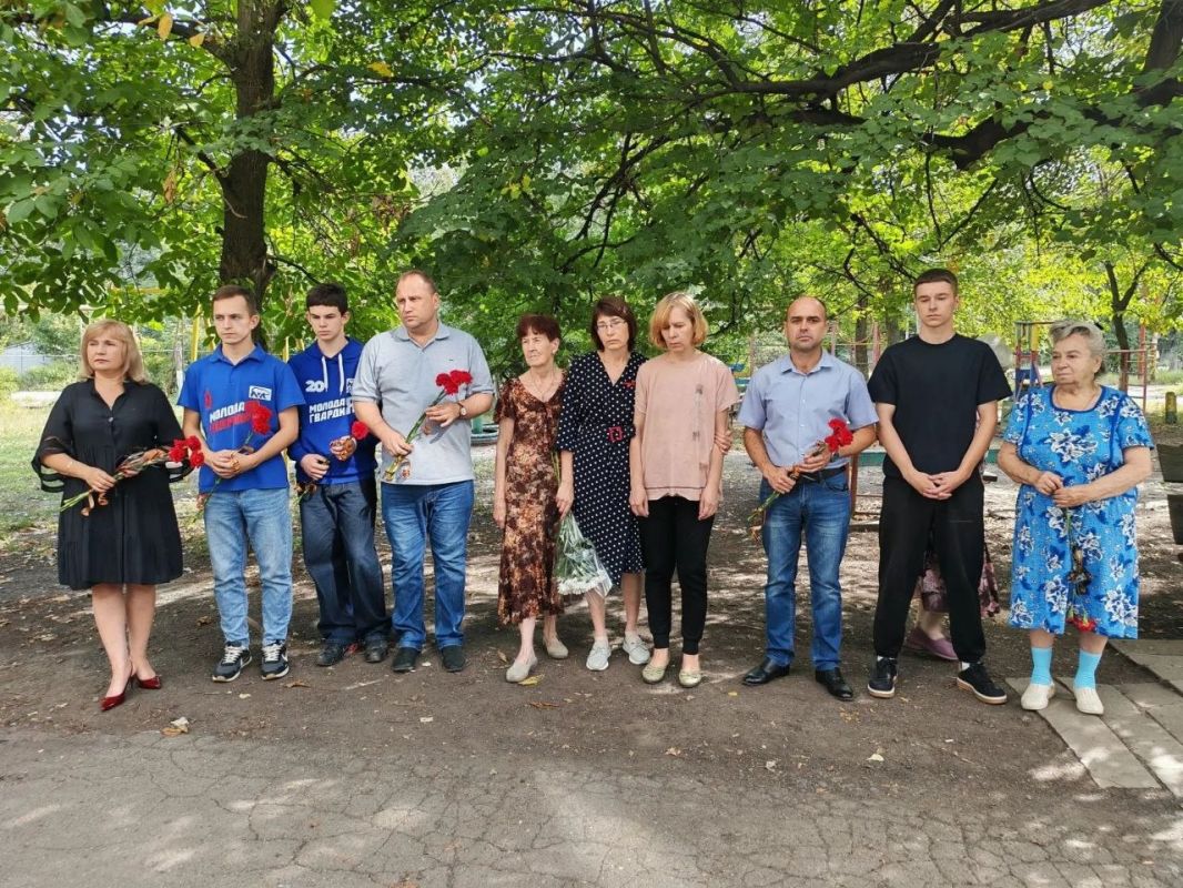Вечные звёзды памяти засияли в Торезе Вечные звёзды памяти засияли в Торезе