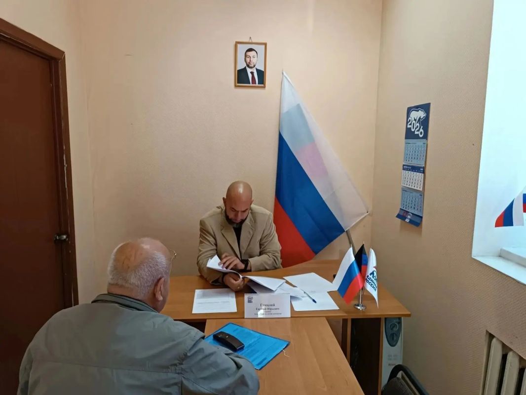 Сегодня, 18 сентября, адвокат Донбасской коллегии адвокатов Евгений Гамалий провёл приём граждан в Общественной приёмной Единой России Червоногвардейского района городского округа Макеевка Сегодня, 18 сентября, адвокат Донбасской коллегии адвокатов Евгений Гамалий провёл приём граждан в Общественной приёмной Единой России Червоногвардейского района городского округа Макеевка