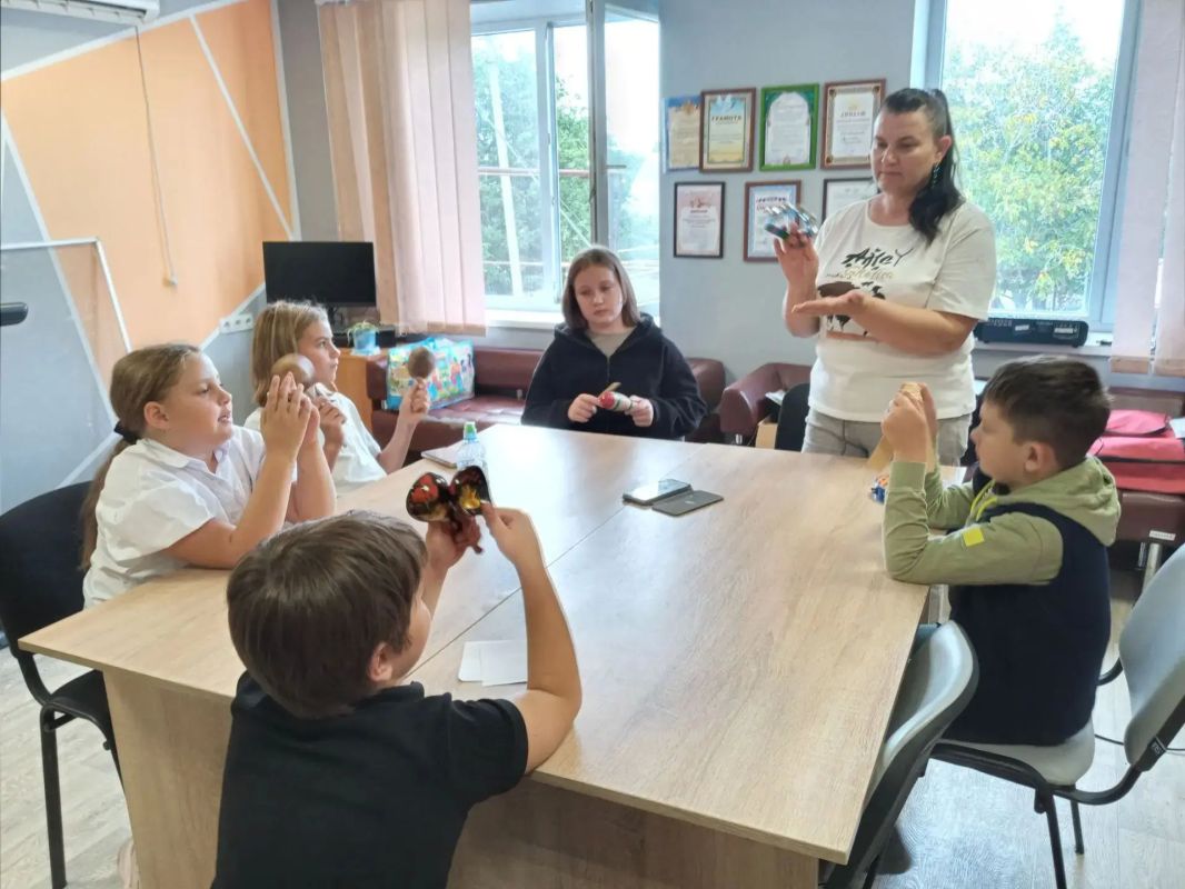 15.09.2026 в Кальчикском сельском доме культуры - структурном подразделении МКУ "Володарский Дом культуры" прошла развлекательная программа для детей: "Музыкальная шкатулка" с целью развития познавательного интереса к... 15.09.2026 в Кальчикском сельском доме культуры - структурном подразделении МКУ "Володарский Дом культуры" прошла развлекательная программа для детей: "Музыкальная шкатулка" с целью развития познавательного интереса к...