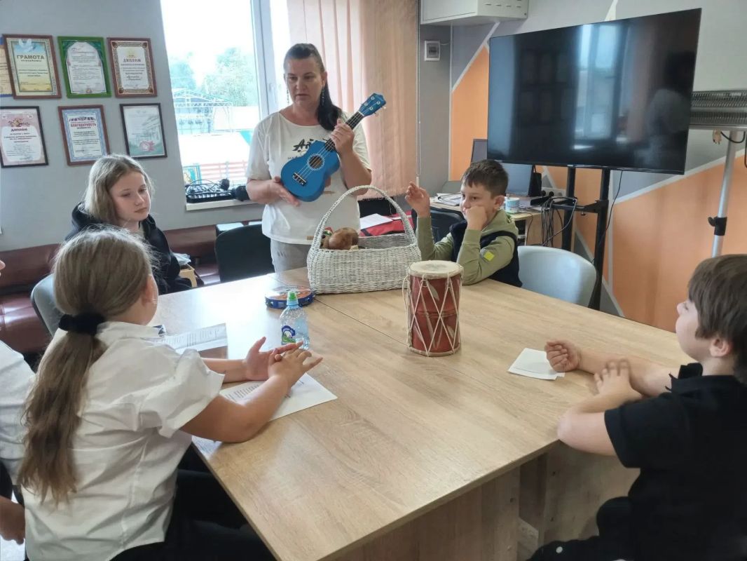 15.09.2026 в Кальчикском сельском доме культуры - структурном подразделении МКУ "Володарский Дом культуры" прошла развлекательная программа для детей: "Музыкальная шкатулка" с целью развития познавательного интереса к...