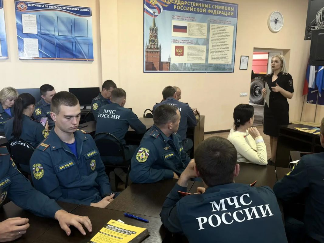 Стражи правопорядка проводят работу с жителями Шахтерского муниципального округа Стражи правопорядка проводят работу с жителями Шахтерского муниципального округа