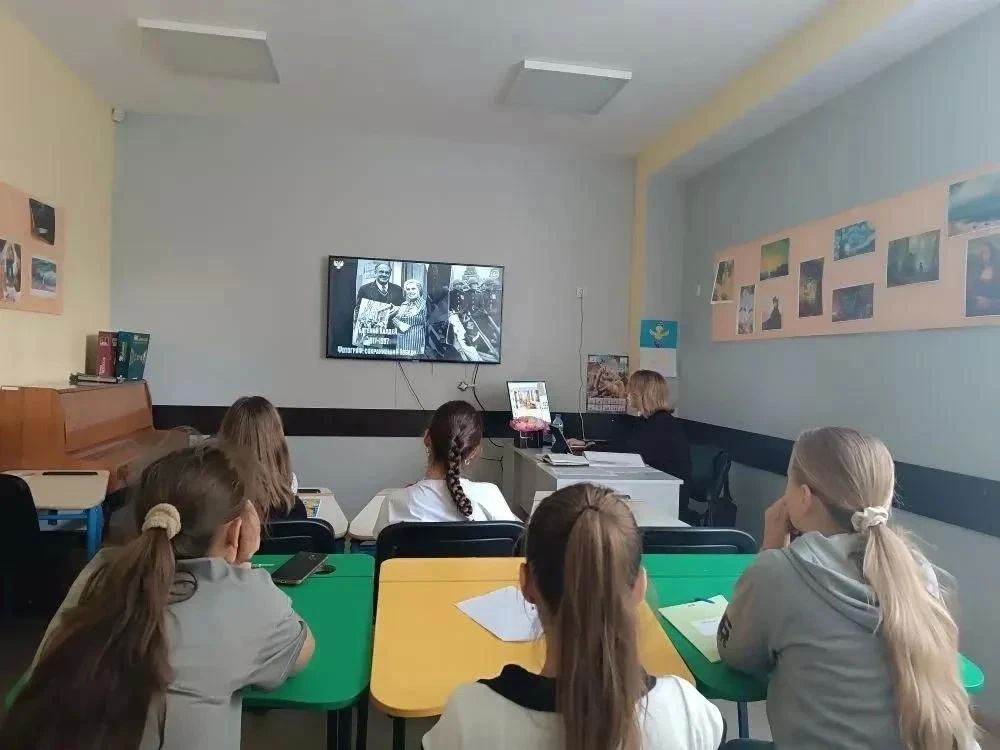 Юные мариупольцы узнали о жизни и творчестве Евгения Халдея
