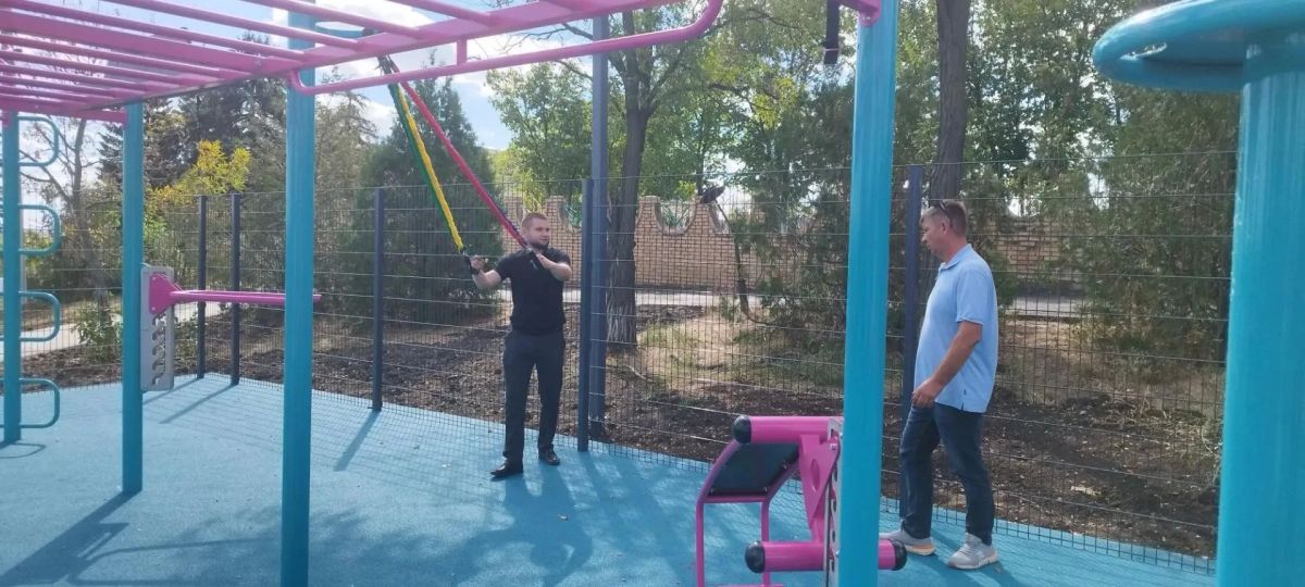 Дмитрий Липчанский, председатель Тельмановского муниципального совета, посетил село Староигнатьевка с целью оценить состояние общественной территории по адресу ул. Ленина, 55. ... Дмитрий Липчанский, председатель Тельмановского муниципального совета, посетил село Староигнатьевка с целью оценить состояние общественной территории по адресу ул. Ленина, 55. ...