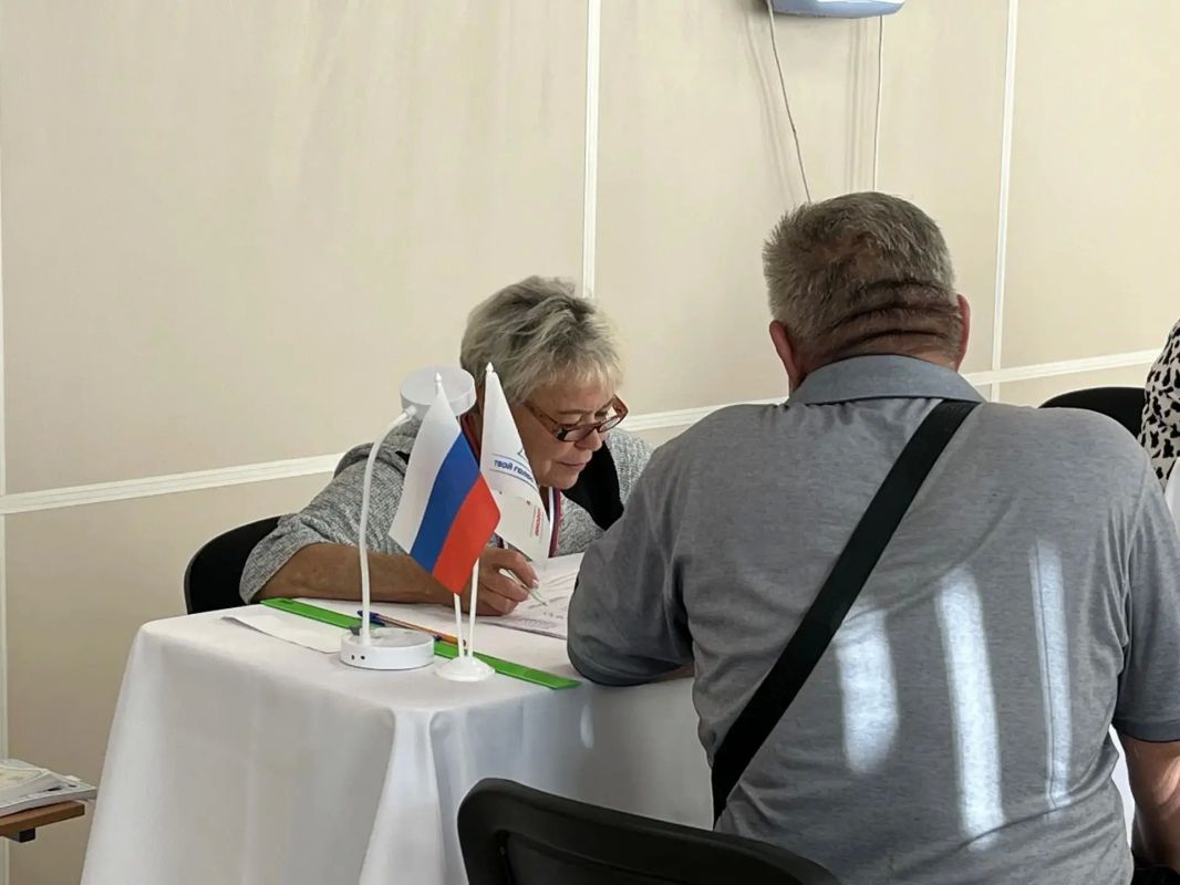 Василий Овчаров: Сегодня, 18 сентября, стартовал первый день выборов в Государственную думу Российской Федерации. Избирательные участки открылись для граждан, желающих выразить свою позицию и участвовать в этом важном... Василий Овчаров: Сегодня, 18 сентября, стартовал первый день выборов в Государственную думу Российской Федерации. Избирательные участки открылись для граждан, желающих выразить свою позицию и участвовать в этом важном...