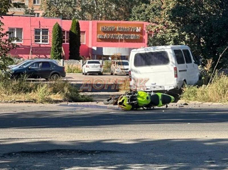 Мотоциклиста увез реанимобиль после тяжелого ДТП в Ханженково Мотоциклиста увез реанимобиль после тяжелого ДТП в Ханженково