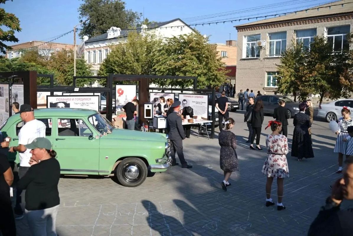 На выборы как на праздник: жители Геническа голосуют под советские песни, с лимонадом и выпечкой На выборы как на праздник: жители Геническа голосуют под советские песни, с лимонадом и выпечкой